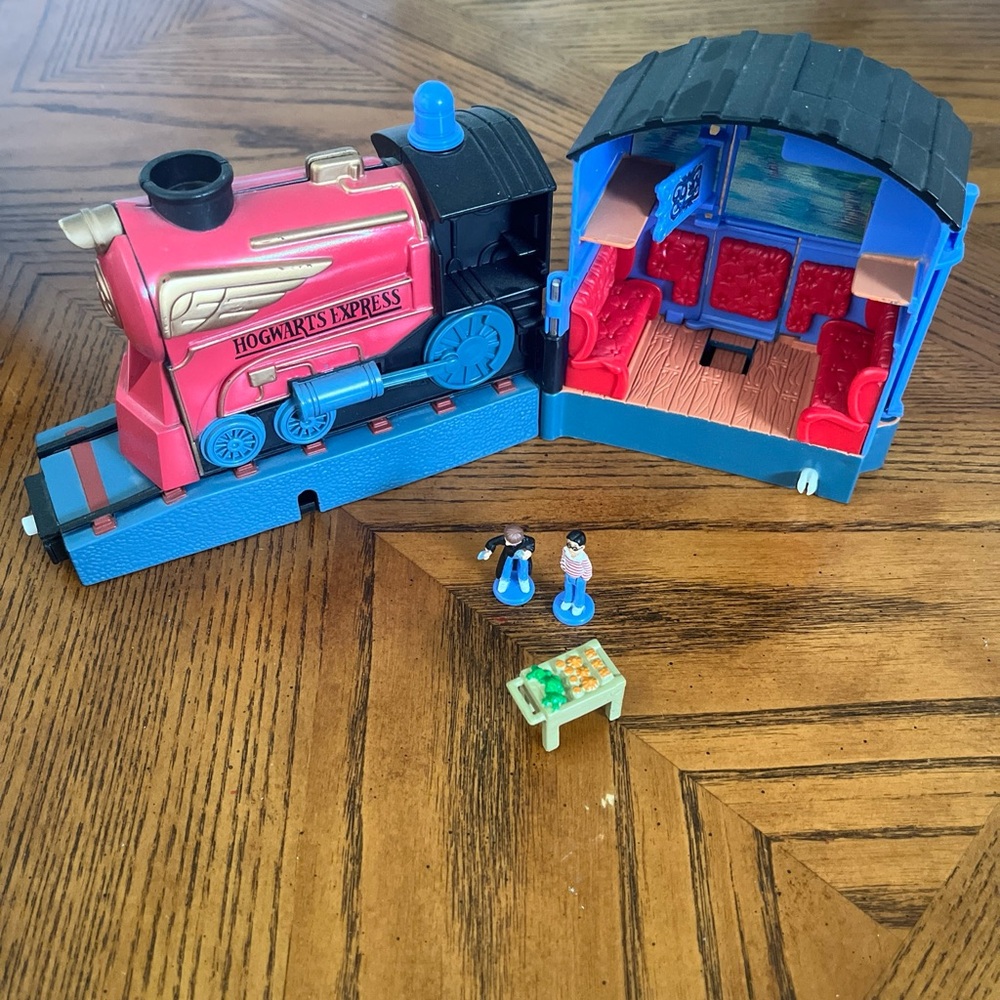 Vintage Harry Potter Polly Pocket Train with Figures!